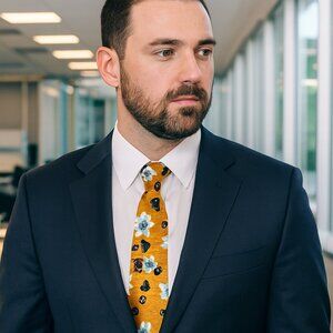 Hugo Boss Silk Tie Men Gold Floral Abstract Made in Italy 57" Preppy Old Money